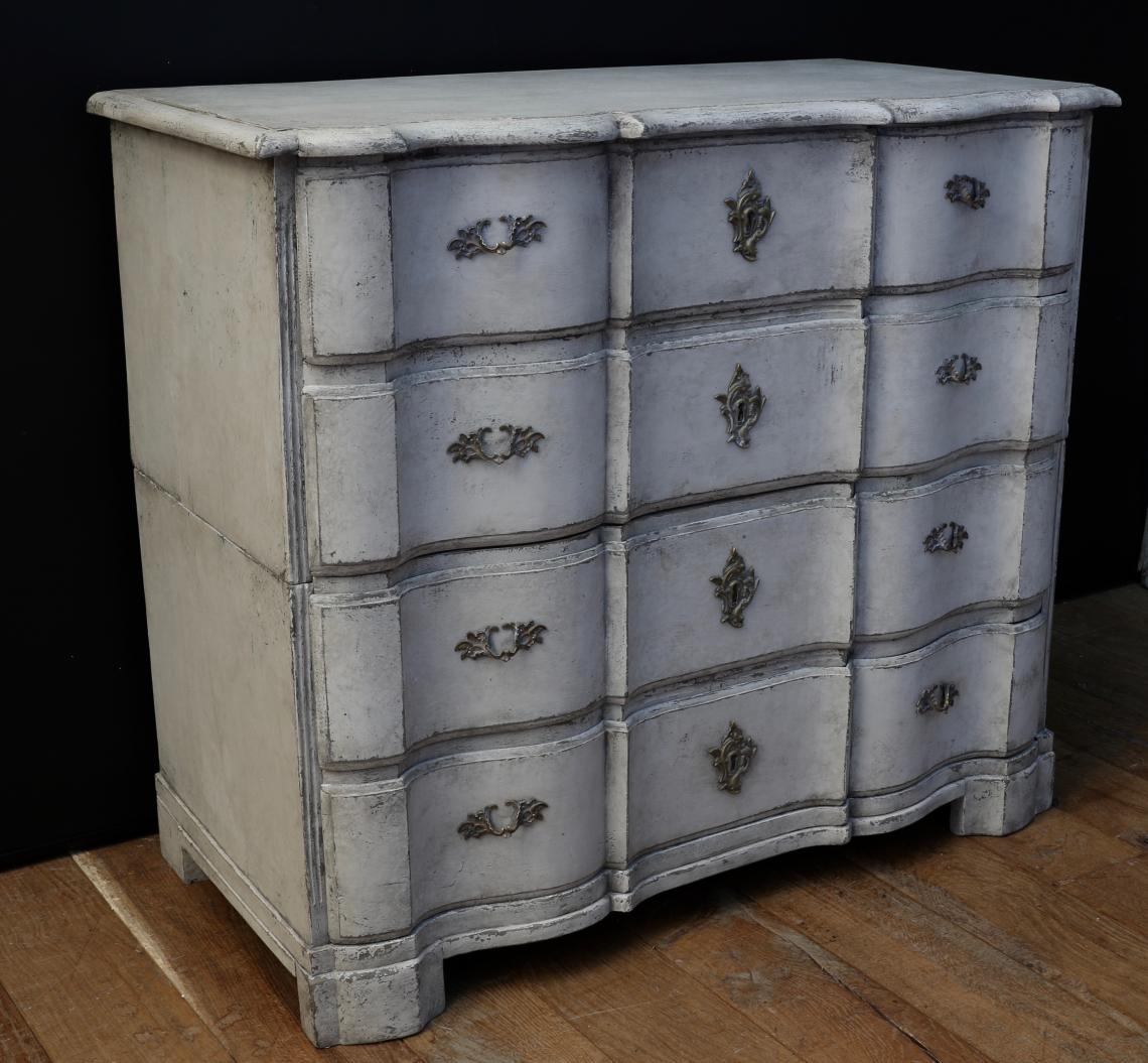 18th Century Grand Gustavian Commode 